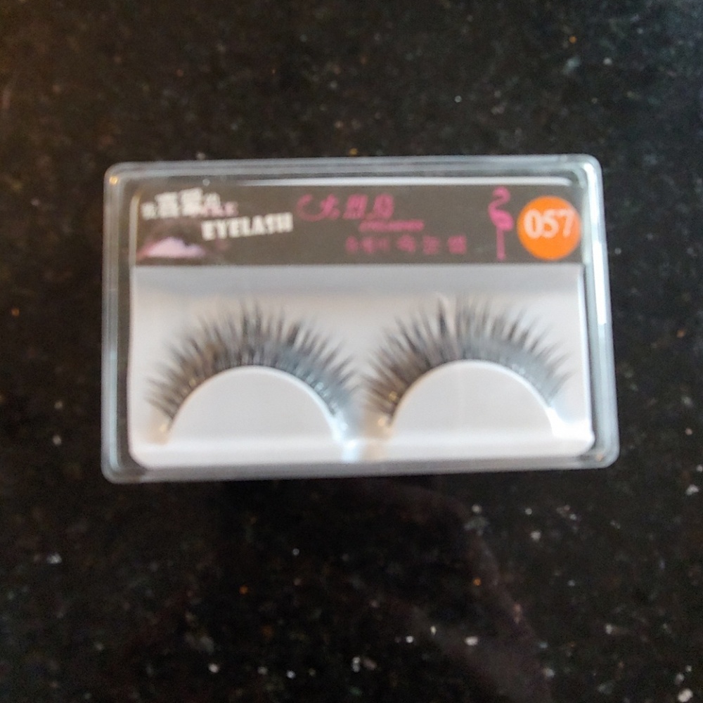 4 pairs Reusable charming cross false eyelashes